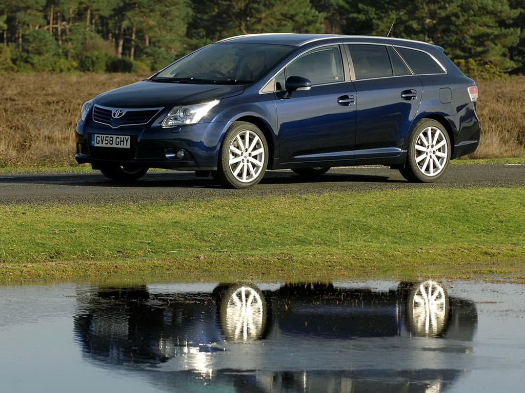 抄袭还是巧合? 日本辅导班广告角色与《你的名字。》女主神似:三亿体育手机版(图2) 三亿体育