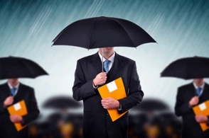 居民楼惊现马蜂窝 消防队员及时清除_三亿体育官网(图1) 三亿体育